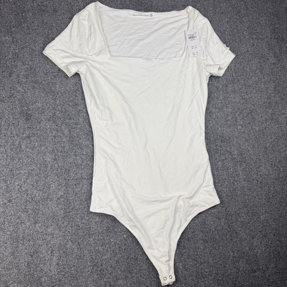 NWT Abercrombie & Fitch Women’s White Body Suit. Size M. Thong. Double Snap.